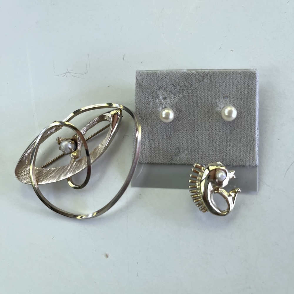 Lot of Faux pearl brooches Faux Pearl Stud Earrings